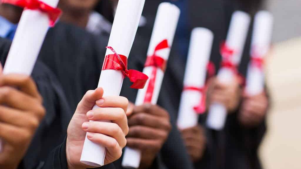 Comment traduire ses dipl&ocirc;mes comme le BTS en anglais ?