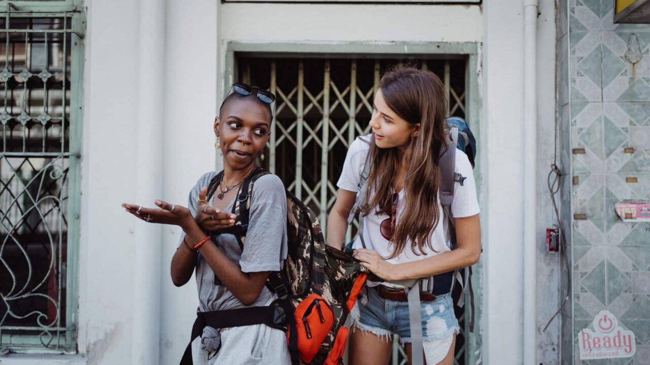Partir à l’étranger sans argent : 9 solutions concrètes pour étudiants en 2026